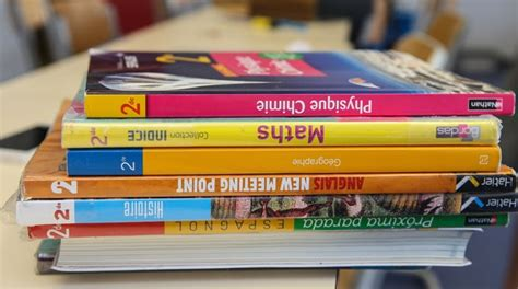 Édition scolaire et idéologie